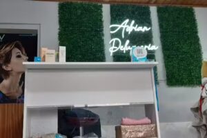 Adri&aacute;n Peluquer&iacute;a