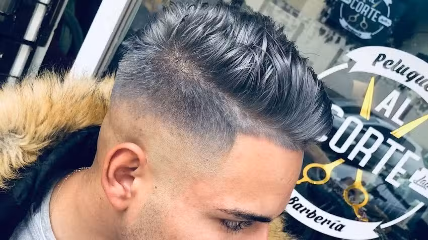 AL CORTE &ndash; 𝑃𝑒𝑙𝑢𝑞𝑢𝑒𝑟𝑖́𝑎 &bull; 𝐵𝑎𝑟𝑏𝑒𝑟𝑖́𝑎