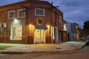 AleFrancis Studio Color & Barber&iacute;a