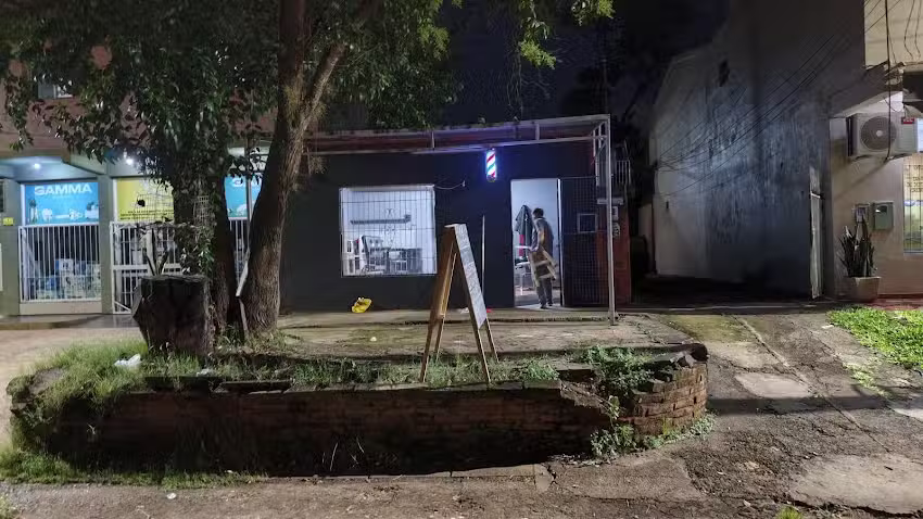 BARBER&Iacute;A EMIRATOS