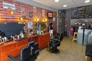 Barber&iacute;a La Familia