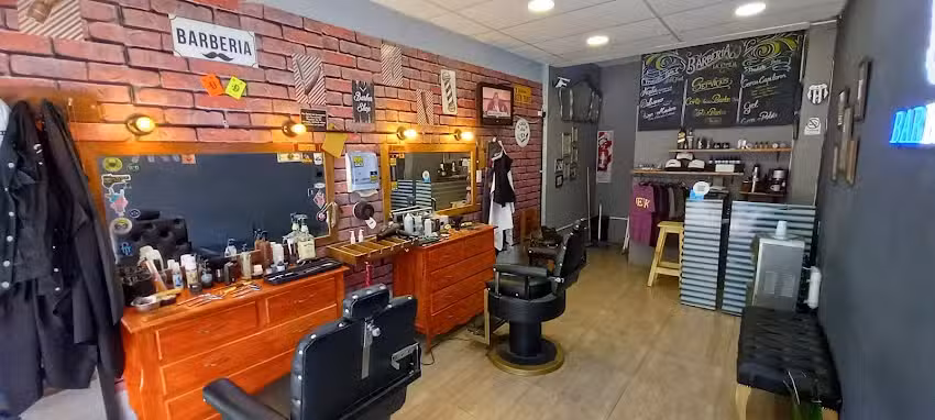 Barber&iacute;a La Familia