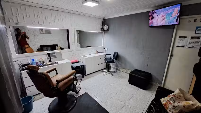 Barber&iacute;a Manu Lezca