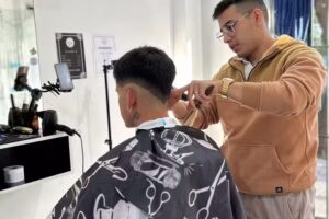 BARBERIA NAVAJA CITY