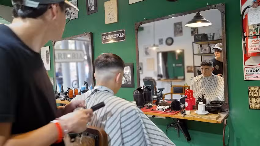 Barber&iacute;a Oveja Negra