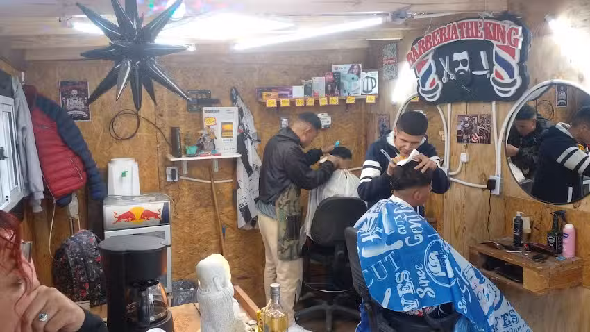 BARBERIA THE KING / PELUQUER&Iacute;A FEMENINA