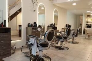 Barber&iacute;a y Centro de Est&eacute;tica: Ale, Aqu&iacute; y Ahora.