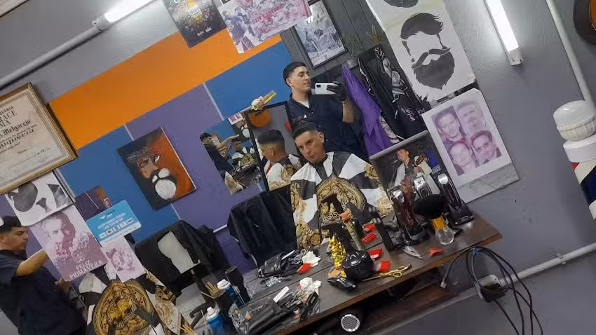Barber&iacute;a y Peluquer&iacute;a Unisex &ldquo;SIN L&Iacute;MITE&rdquo;