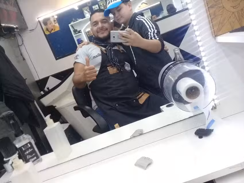 Barber&iacute;a y peluqueria unisex