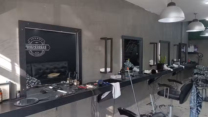 BARBERSHOP FRAVAL