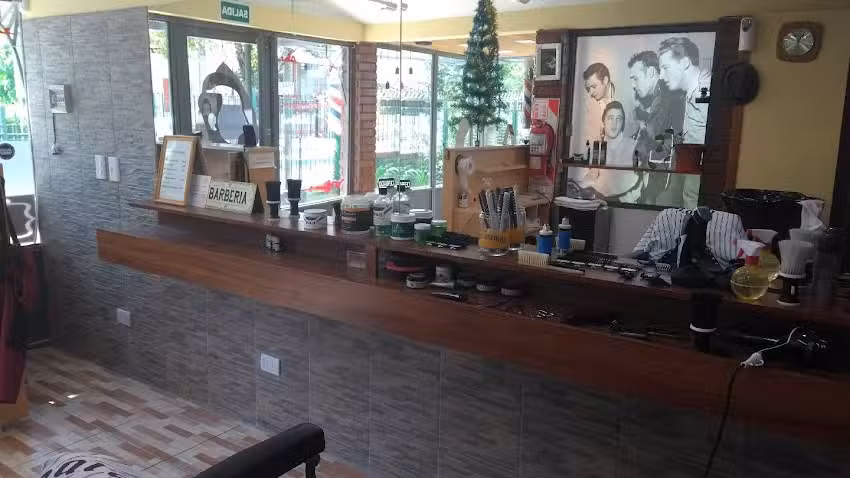 Bar&oacute;n Rojo Peluquer&iacute;a masculina