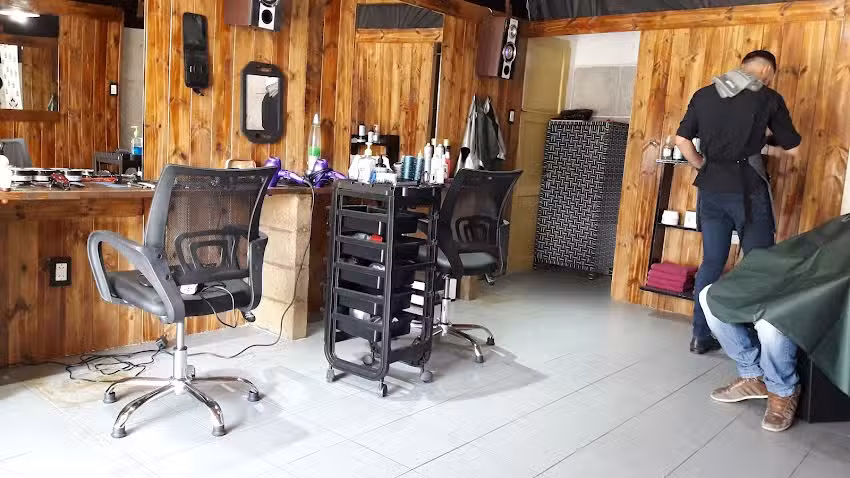 BEERLIN &ndash; PELUQUER&Iacute;A Y BARBER&Iacute;A