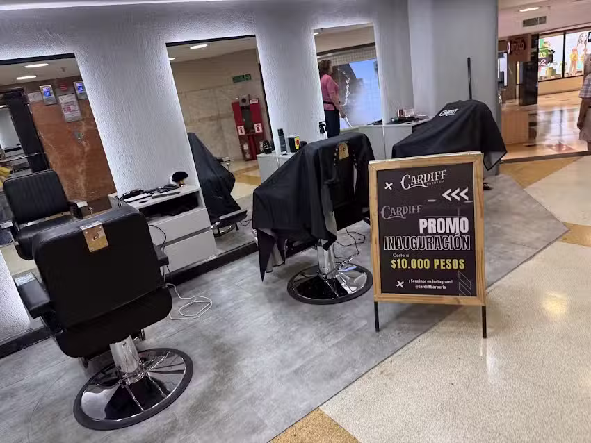 Cardiff Barberia Patio Olmos