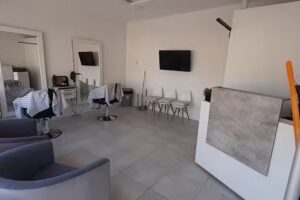 CHE MOUSTACHE BARBERIA