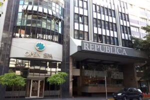 Claudio Valenzuela estilista