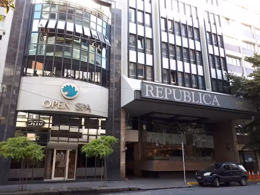 Claudio Valenzuela estilista