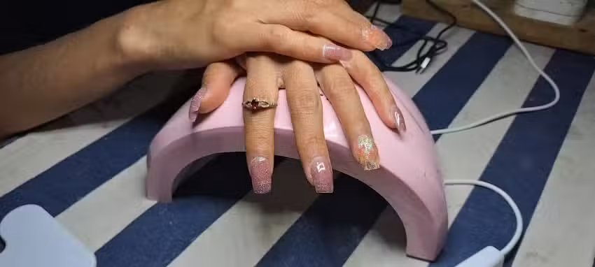 D-C Nails y Peluquer&iacute;a