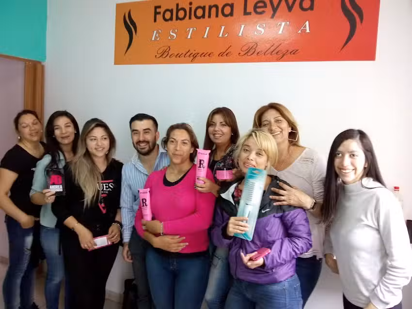 Fabiana Leyva Estilista Colorista Maestra de Peluquer&iacute;a