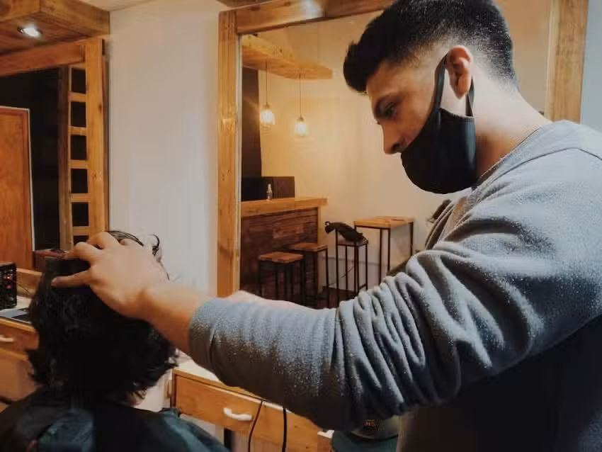 FRATERNO Peluquer&iacute;a & Barberia