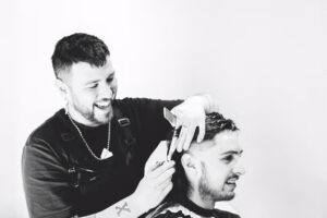 Gino Chinaski &ndash; Peluquero Especialista en Rulos, Ondas y Cortes de Tendencia