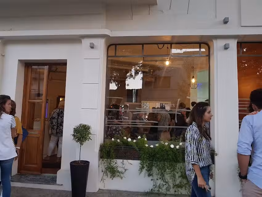 GONZALO FLORES PELUQUERIA