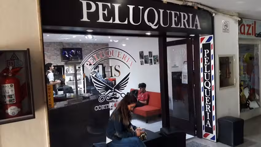 Hugo Saires Peluquer&iacute;a Y Barber&iacute;a