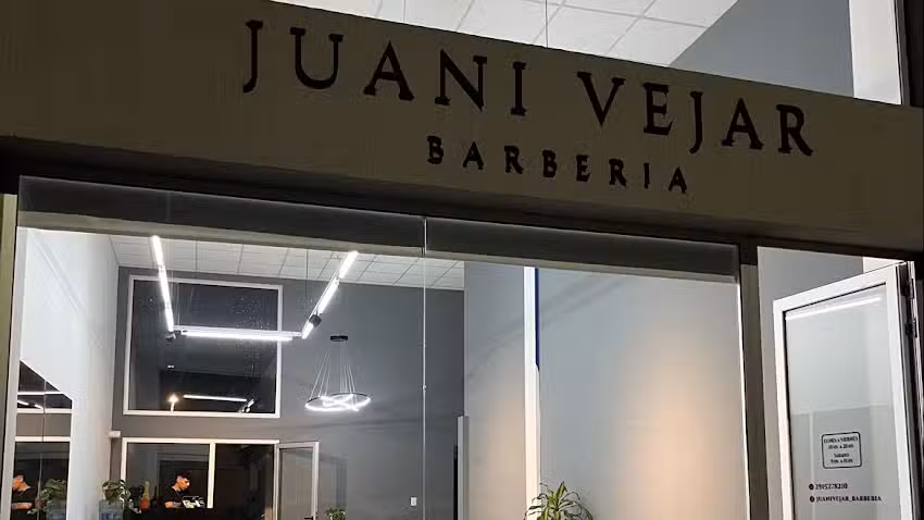Juani Vejar Barberia