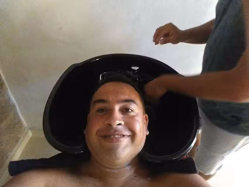 L&rsquo; Peluqueria & Barberia