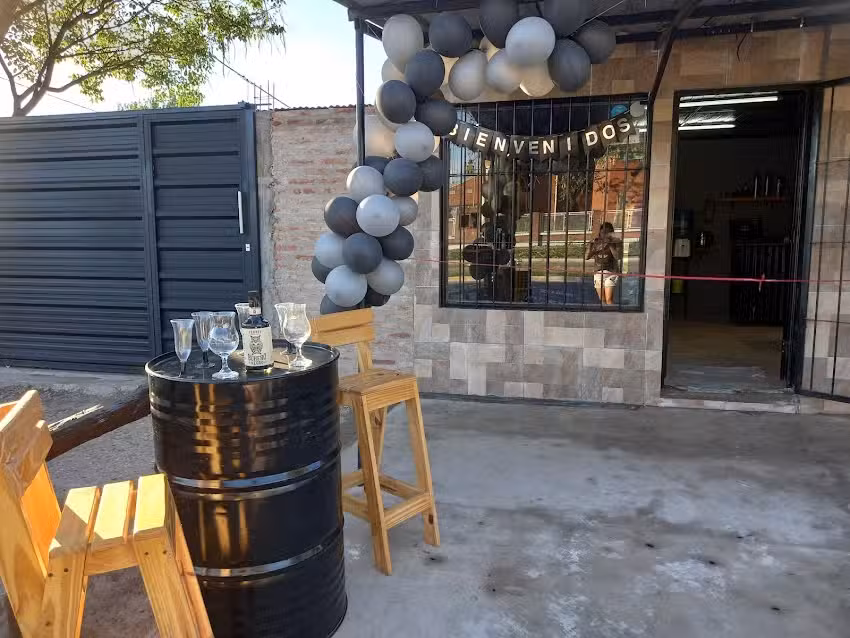 La Esquina &rdquo; Barber&rdquo;