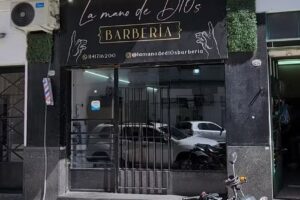 La mano de d10s barberia