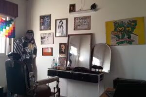 la momia negra peluquería