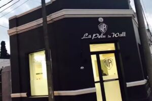 La pelu de wall Anthony Berrotaran