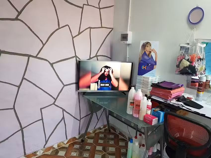 LA PELU TIJERA DORADA