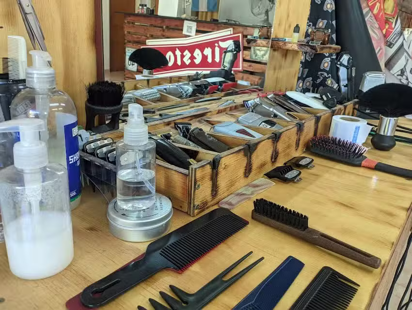 LE&bull;AL Barber&iacute;a