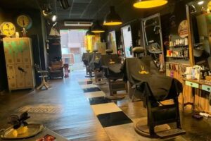 Le MOUSTACHE Coiffeur