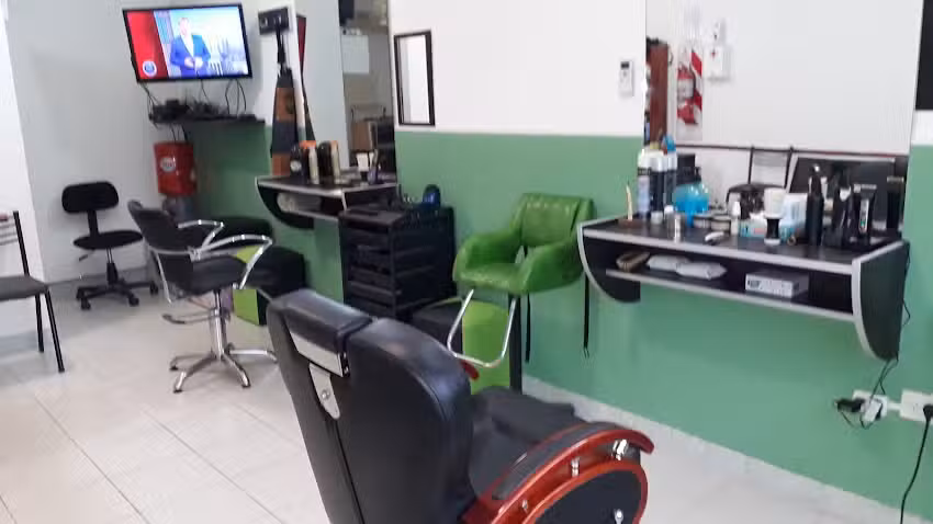 LISANDRO LOOK URBANO PELUQUERIA