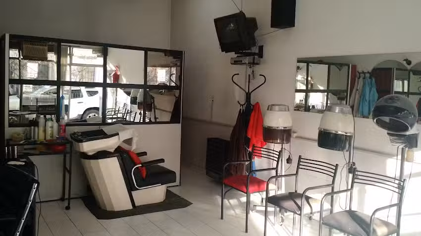 Luis Giorgio Peluquer&iacute;a