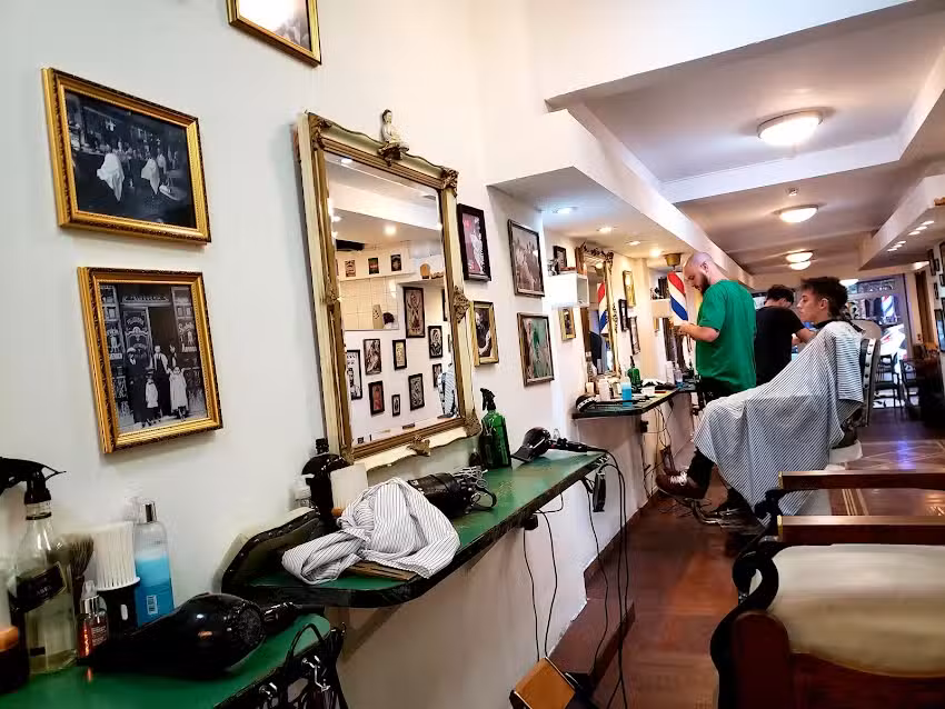 Manchester &ndash; Barber & Saloon