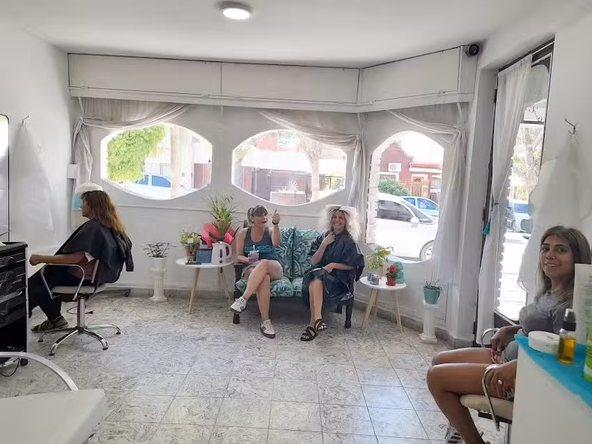 Mar Gaztel&uacute; Hairdresser