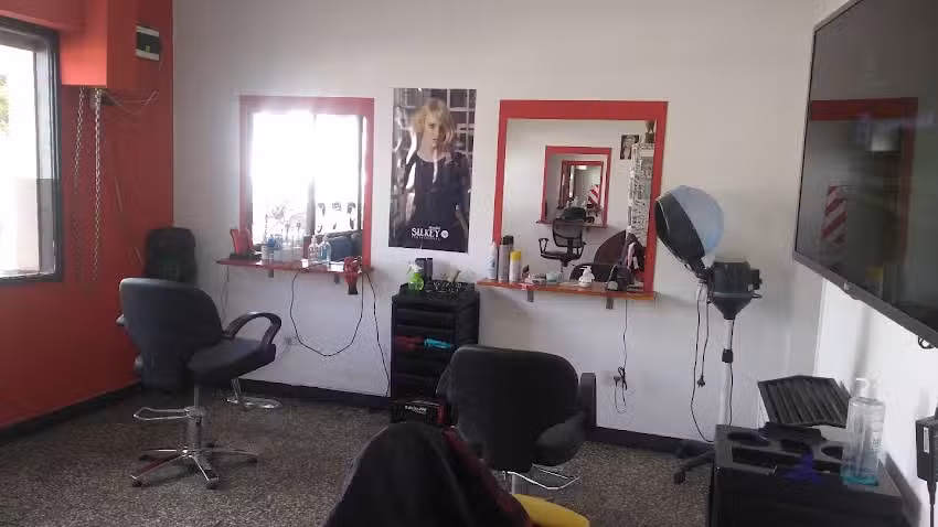 Mat&iacute;as Vega Estilista Unisex