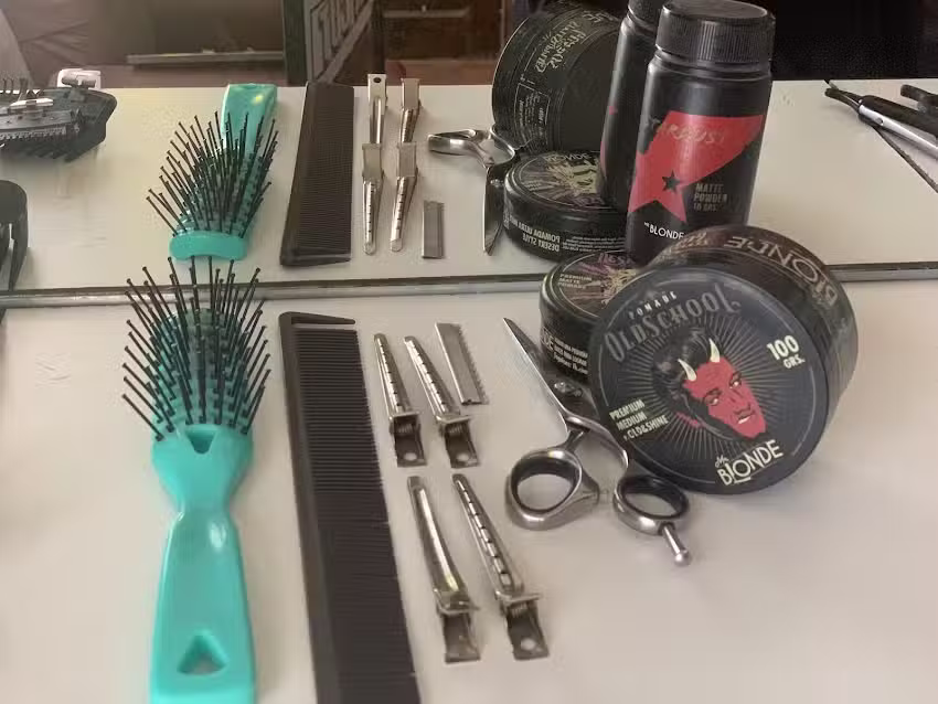 MeekCut Barberia Peluquer&iacute;a