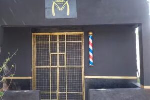 Miguel barber Haircut & Shave