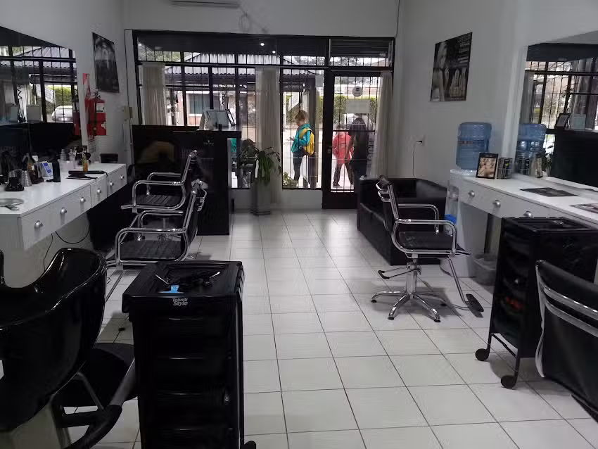 Mir & Nicol&aacute;s C. Peluqueria