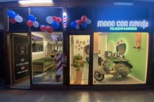 MONO CON NAVAJA BARBER&Iacute;A