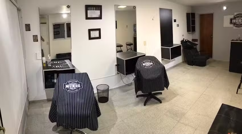 Mu&ntilde;ozPeluqueriaBarberia