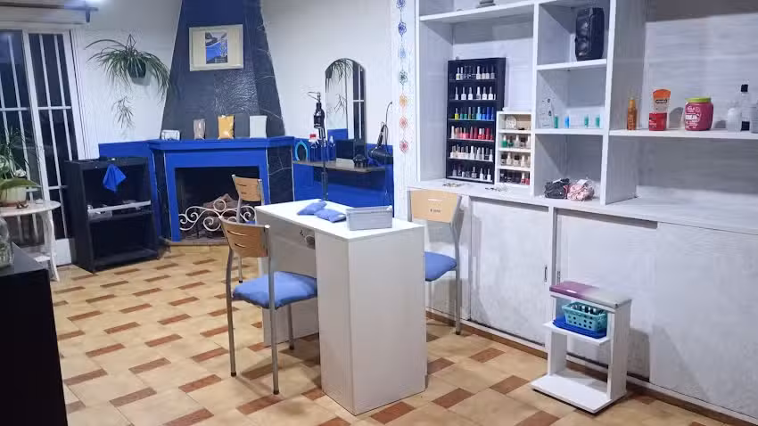 MV.STUDIO. Peluquer&iacute;a, manicur&iacute;a y make up