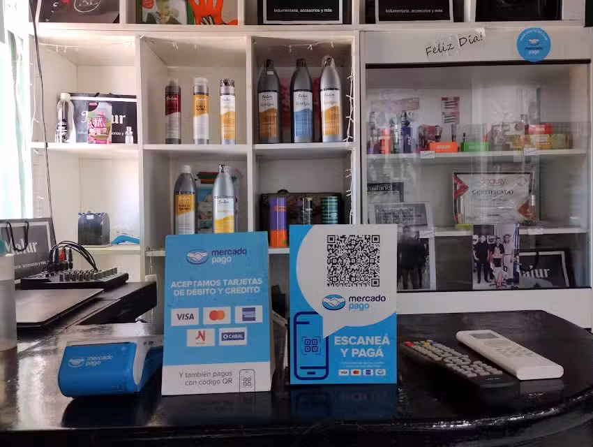 N&eacute;stor luna, peluquer&iacute;a unisex