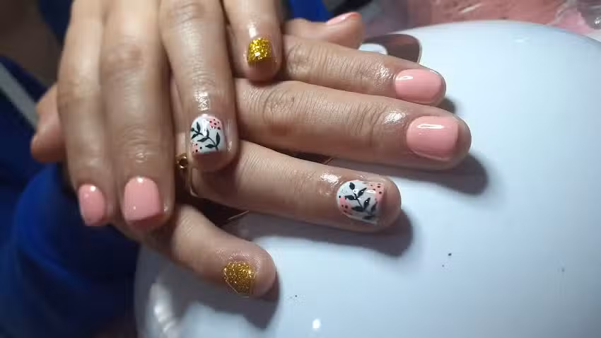 Noelia Iriarte pelu y Nails