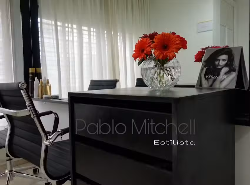 Pablo Mitchell estilista