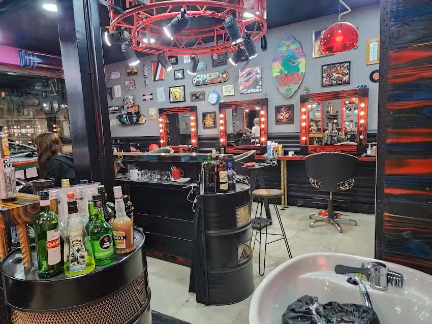 Peluquer&iacute;a & Barberia &ndash; CAMDEN STUDIO